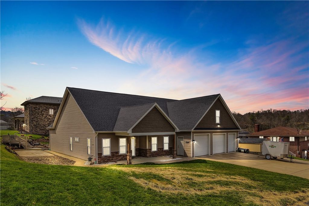 10 Walker St, Collier Twp, PA 15071