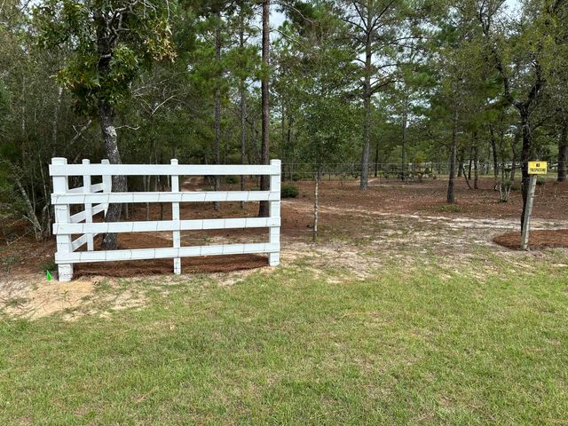 325 Blackfoot Drive, Defuniak Springs, FL 32433