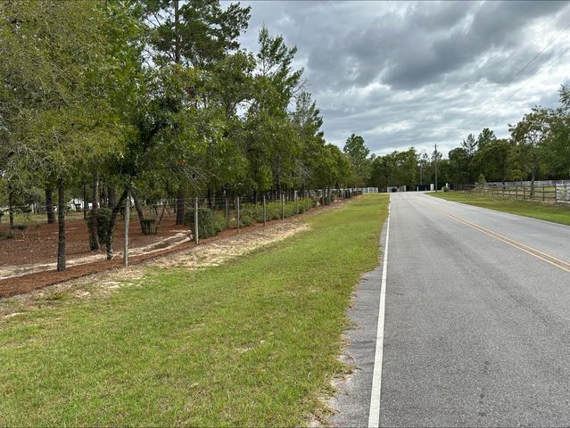 325 Blackfoot Drive, Defuniak Springs, FL 32433