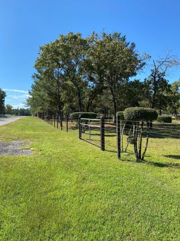 325 Blackfoot Drive, Defuniak Springs, FL 32433