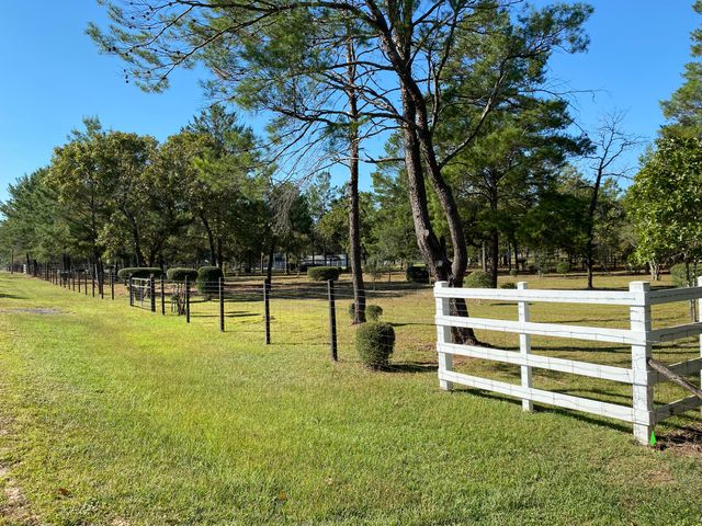 325 Blackfoot Drive, Defuniak Springs, FL 32433