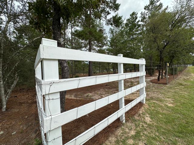 325 Blackfoot Drive, Defuniak Springs, FL 32433