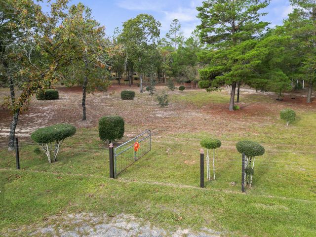 325 Blackfoot Drive, Defuniak Springs, FL 32433