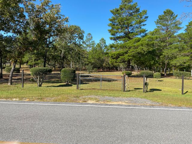 325 Blackfoot Drive, Defuniak Springs, FL 32433