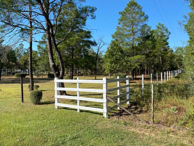 325 Blackfoot Drive, Defuniak Springs, FL 32433