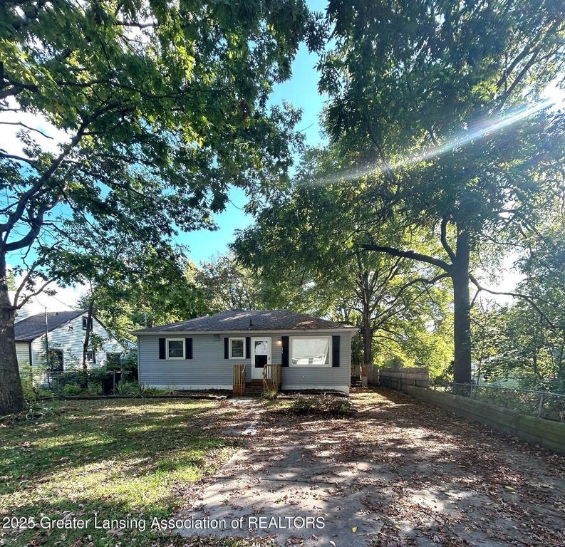 1523 Biltmore Street, Lansing, MI 48906