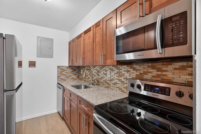 440 Carpenter Avenue 11, Newburgh, NY 12550