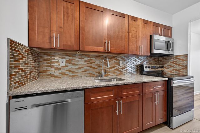 440 Carpenter Avenue 11, Newburgh, NY 12550