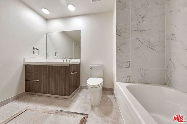1070 S Bedford Street 205, Los Angeles, CA 90035