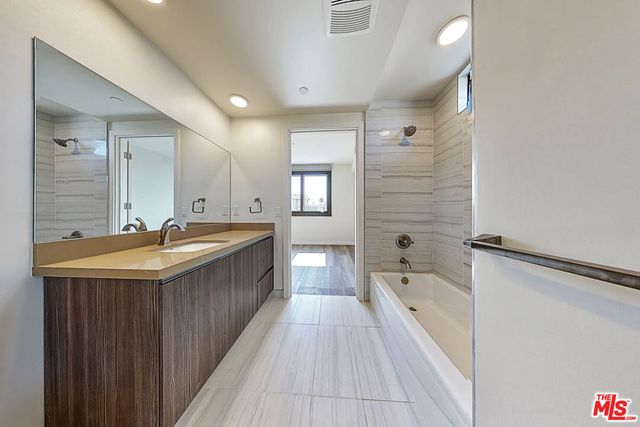 1070 S Bedford Street 205, Los Angeles, CA 90035