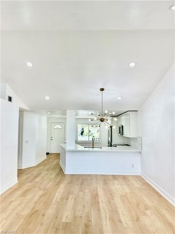 388 Belina DR # 6, Naples, FL 34104