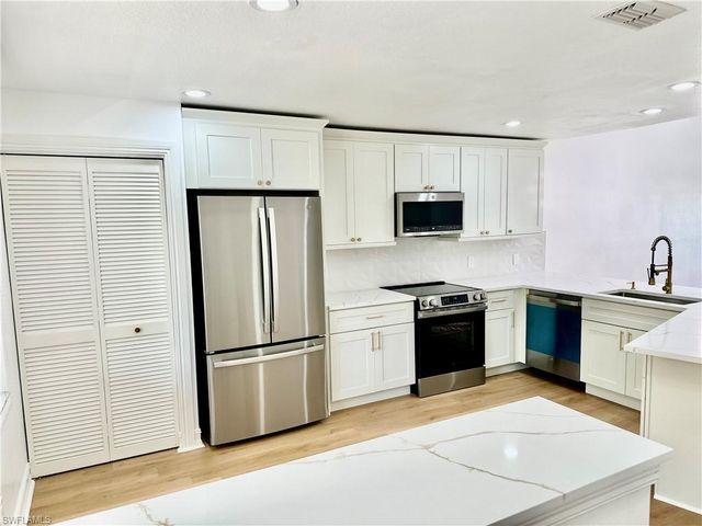 388 Belina DR # 6, Naples, FL 34104