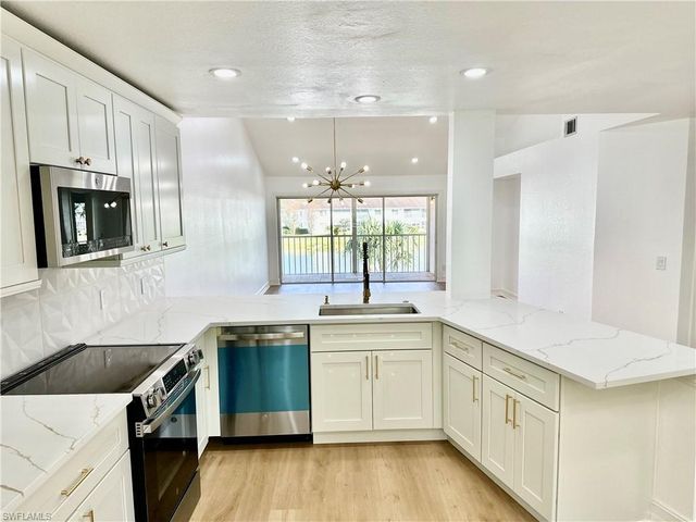 388 Belina DR # 6, Naples, FL 34104