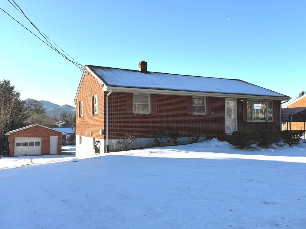 1927 KISKA RD, Salem, VA 24153