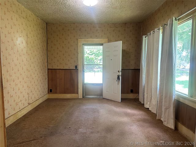 631 S Alabama Avenue, Okmulgee, OK 74447
