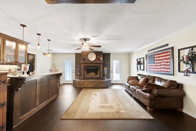 5010 Bobwhite, Gilmer, TX 75645