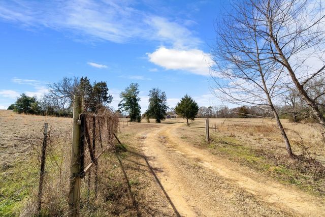 5010 Bobwhite, Gilmer, TX 75645