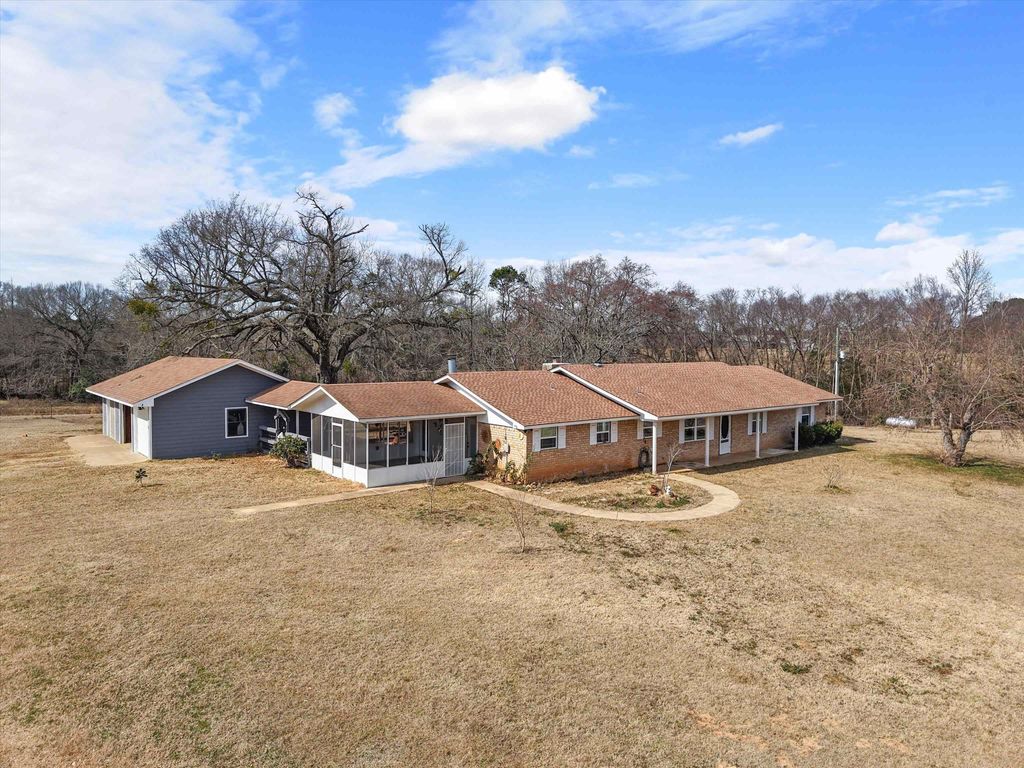 5010 Bobwhite, Gilmer, TX 75645