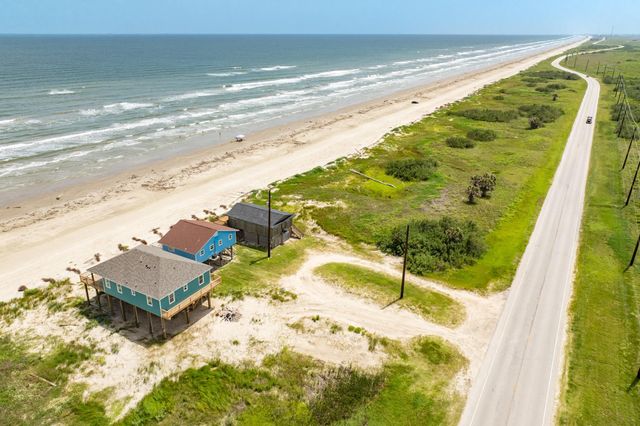 219 Whispering Palms, Freeport, TX 77541