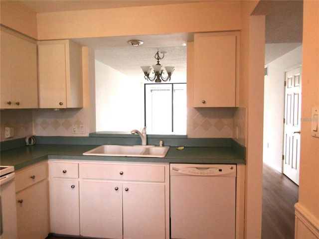 5236 LAKE VILLAGE DRIVE 61, Sarasota, FL 34235