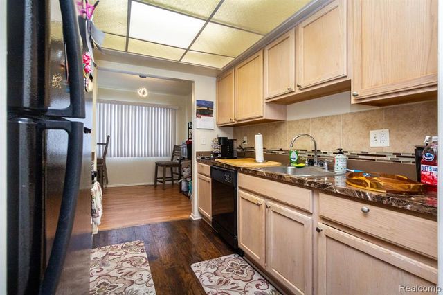 1 Fredericksburg Towne Street 1, Southfield, MI 48075