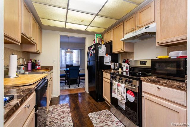 1 Fredericksburg Towne Street 1, Southfield, MI 48075