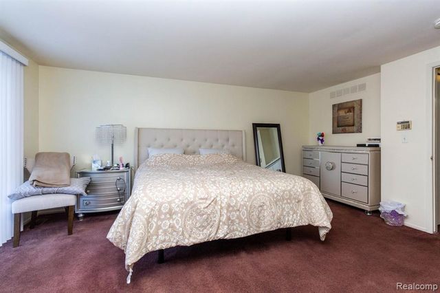 1 Fredericksburg Towne Street 1, Southfield, MI 48075