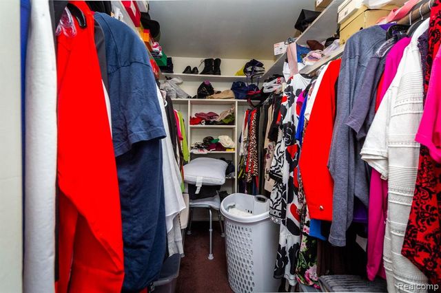 1 Fredericksburg Towne Street 1, Southfield, MI 48075