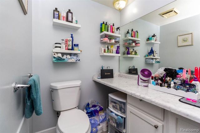 1 Fredericksburg Towne Street 1, Southfield, MI 48075