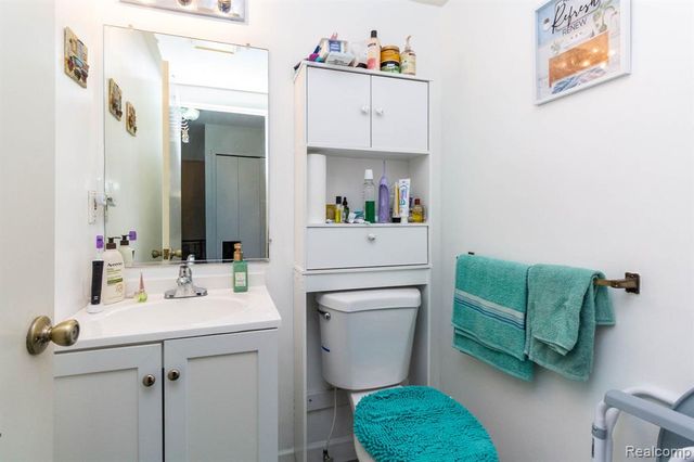 1 Fredericksburg Towne Street 1, Southfield, MI 48075