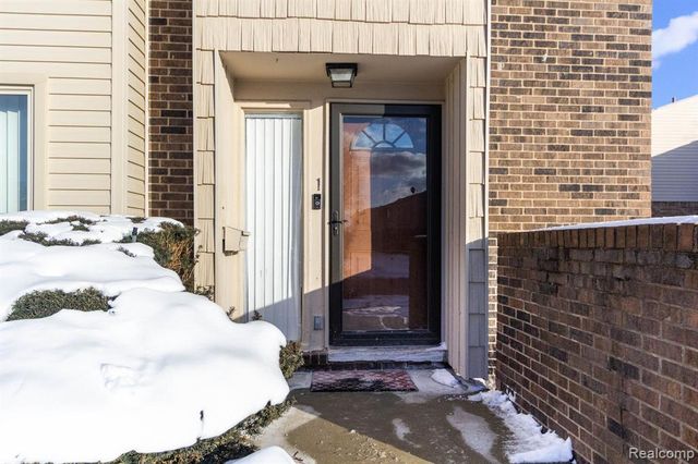 1 Fredericksburg Towne Street 1, Southfield, MI 48075