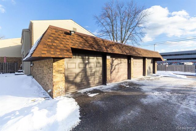 1 Fredericksburg Towne Street 1, Southfield, MI 48075