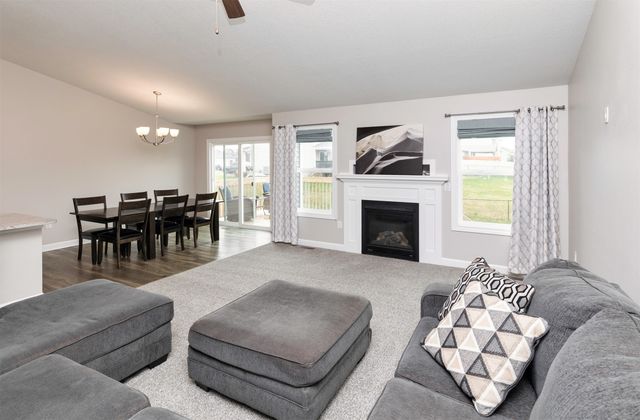 6455 Sunlight Drive, Pleasant Hill, IA 50327