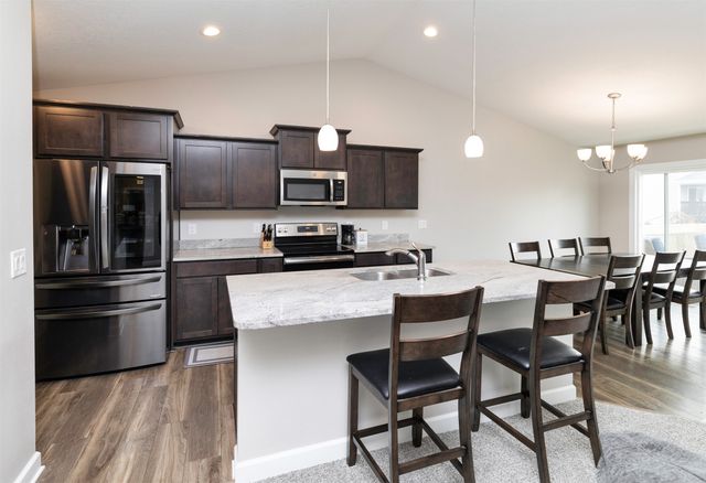 6455 Sunlight Drive, Pleasant Hill, IA 50327