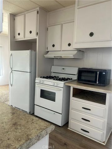 332 N Lyon 68, Hemet, CA 92543