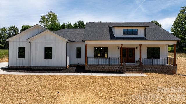 1265 Misty Lane, Hickory, NC 28601