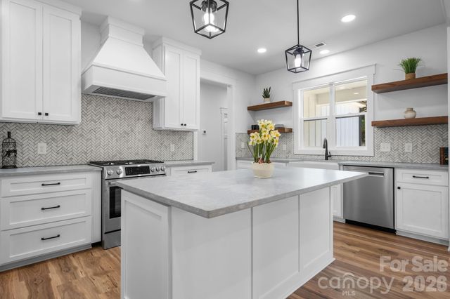 1265 Misty Lane, Hickory, NC 28601