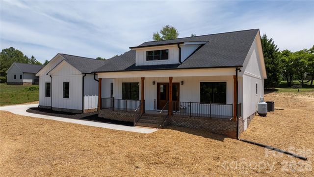 1265 Misty Lane, Hickory, NC 28601