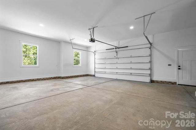 1265 Misty Lane, Hickory, NC 28601