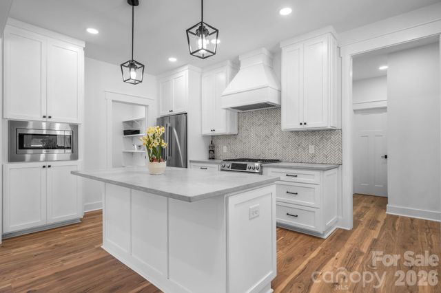 1265 Misty Lane, Hickory, NC 28601