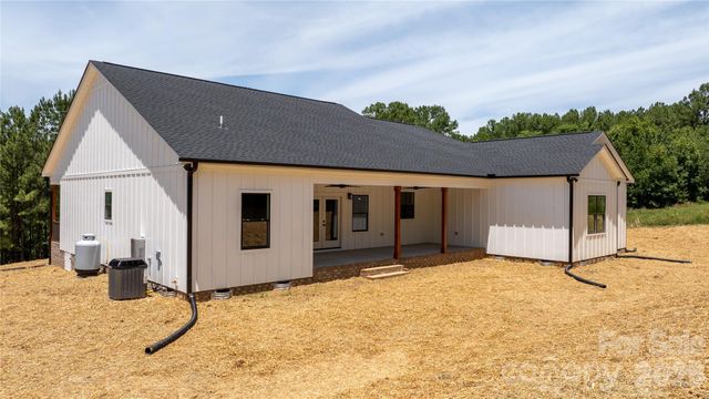 1265 Misty Lane, Hickory, NC 28601