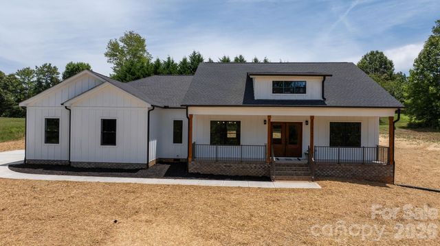 1265 Misty Lane, Hickory, NC 28601
