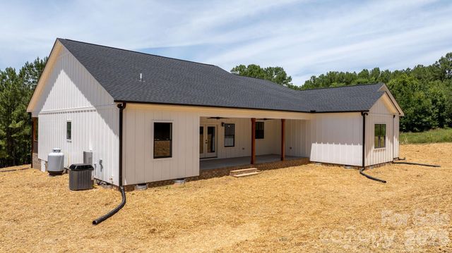 1265 Misty Lane, Hickory, NC 28601