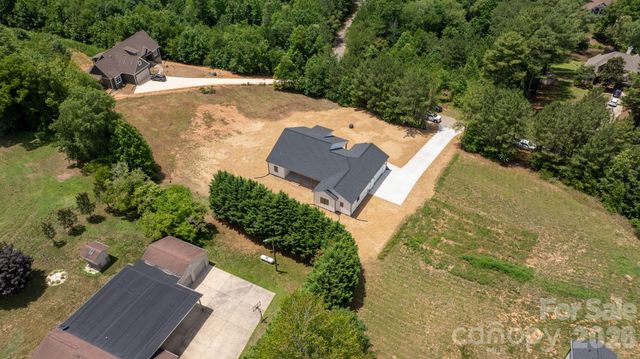 1265 Misty Lane, Hickory, NC 28601