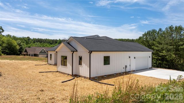 1265 Misty Lane, Hickory, NC 28601