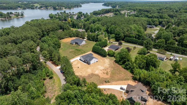 1265 Misty Lane, Hickory, NC 28601