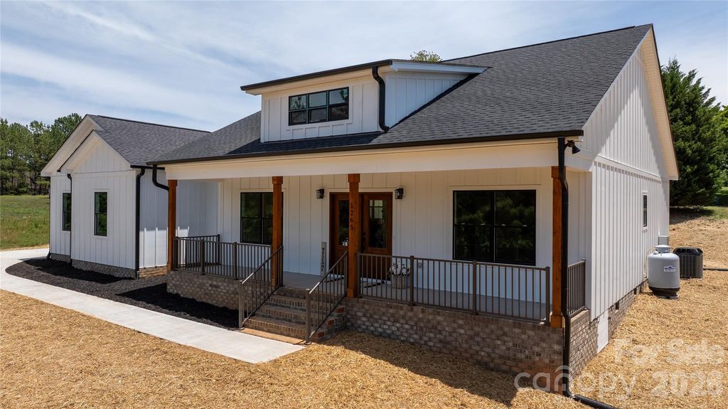 1265 Misty Lane, Hickory, NC 28601