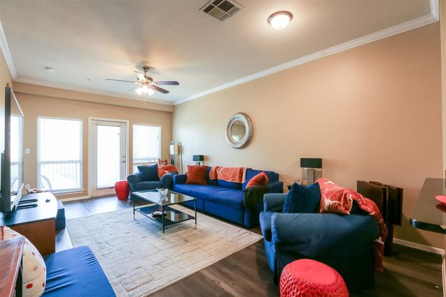 910 W 25th ST 408, Austin, TX 78705