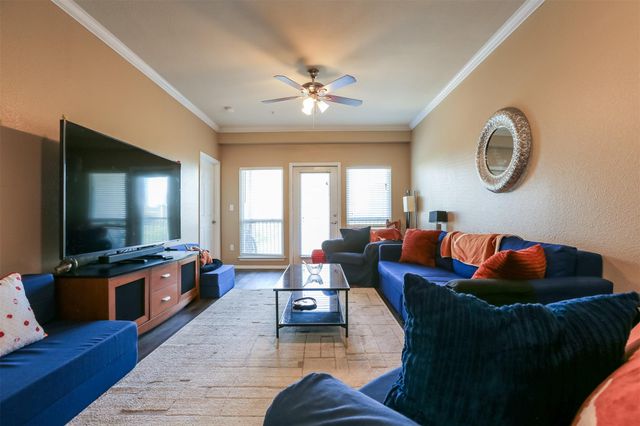 910 W 25th ST 408, Austin, TX 78705