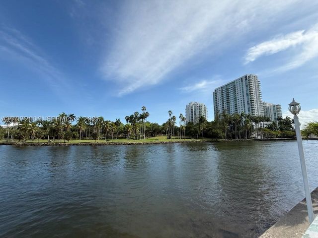 1720 NW N River Dr 413, Miami, FL 33125